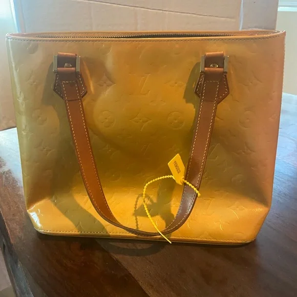 LV YELLOW VERNIS ZIP BAG - Picture 2 of 11